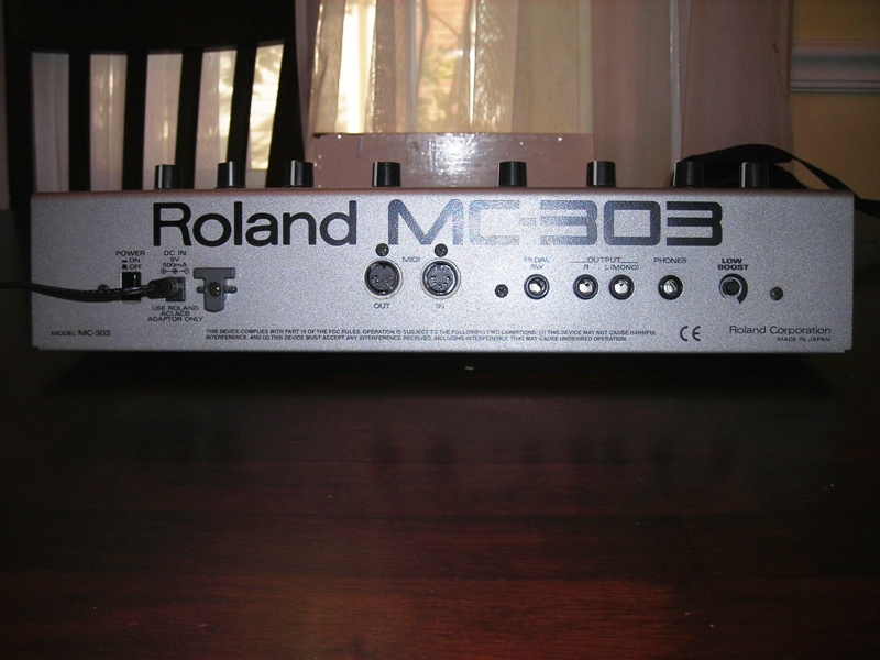 roland mc-303 (1996) groovebox - 8 track sequencer (7+1)